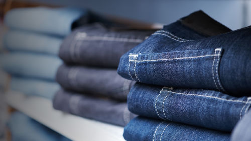 Dernières solutions de l'entreprise Comment utiliser des enzymes pour le nettoyage et le blanchiment écologique doux du denim Indigo à température ambiante ?